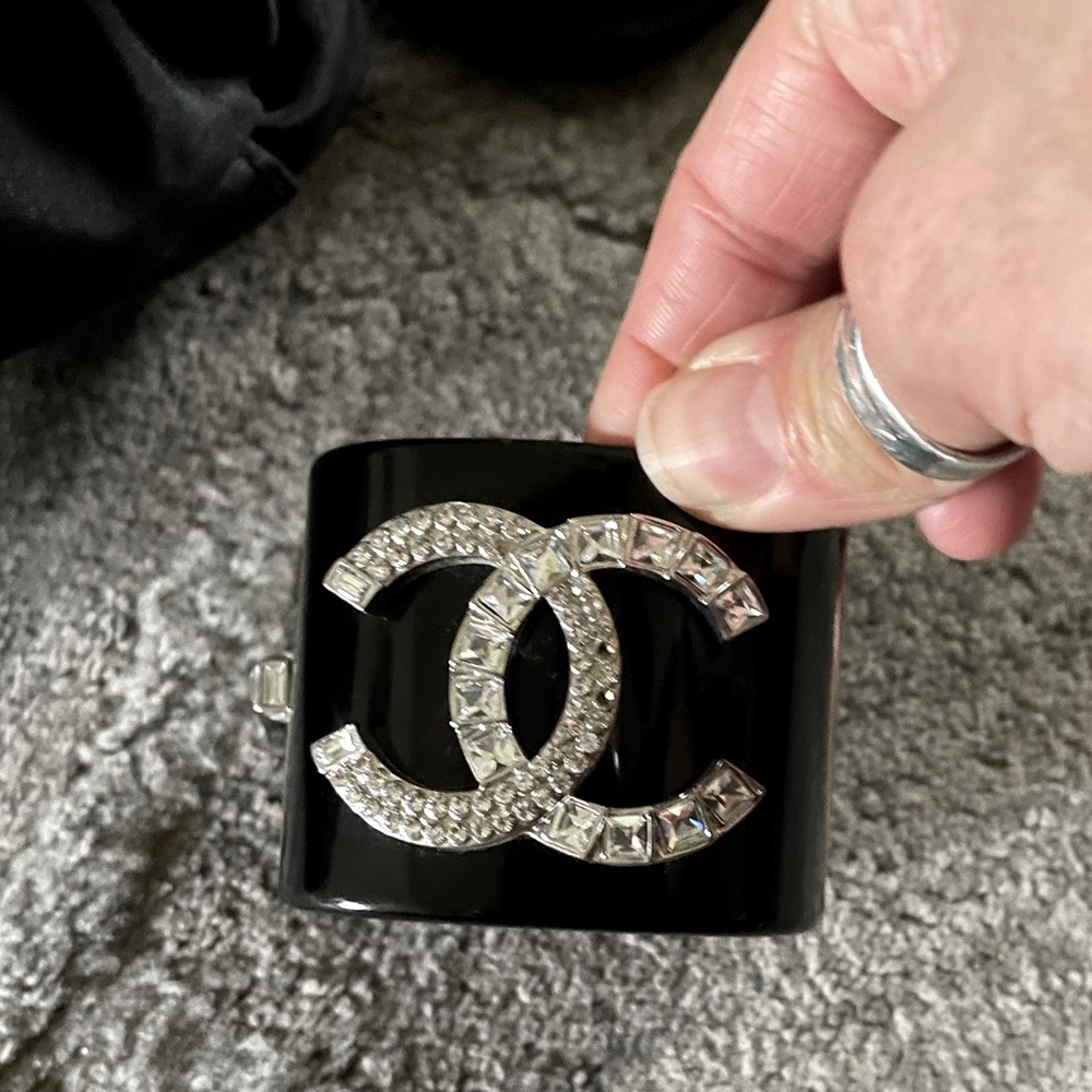 Resin & Chrystal CC Bracelet 🖤🤍